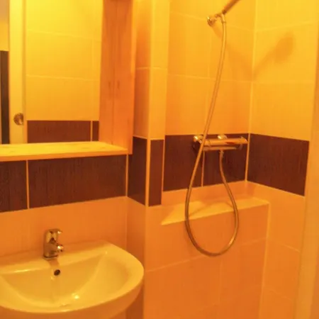 Apartament A - 20 M² - Terrasse Accueillante Hyères