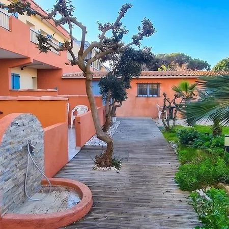 Апартаменти A - 20 M² - Terrasse Accueillante Єр